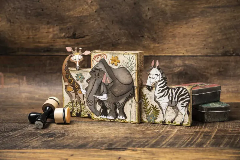 Thinlits Colorize Die Gertrude (10pcs) by Tim Holtz